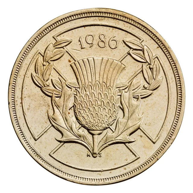 Scottish thistle in a laurel wreath over the St Andrew's saltire, with the date 1986 at the top