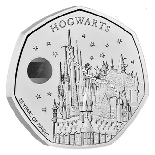 Hogwarts Castle with the lettering HOGWARTS around it